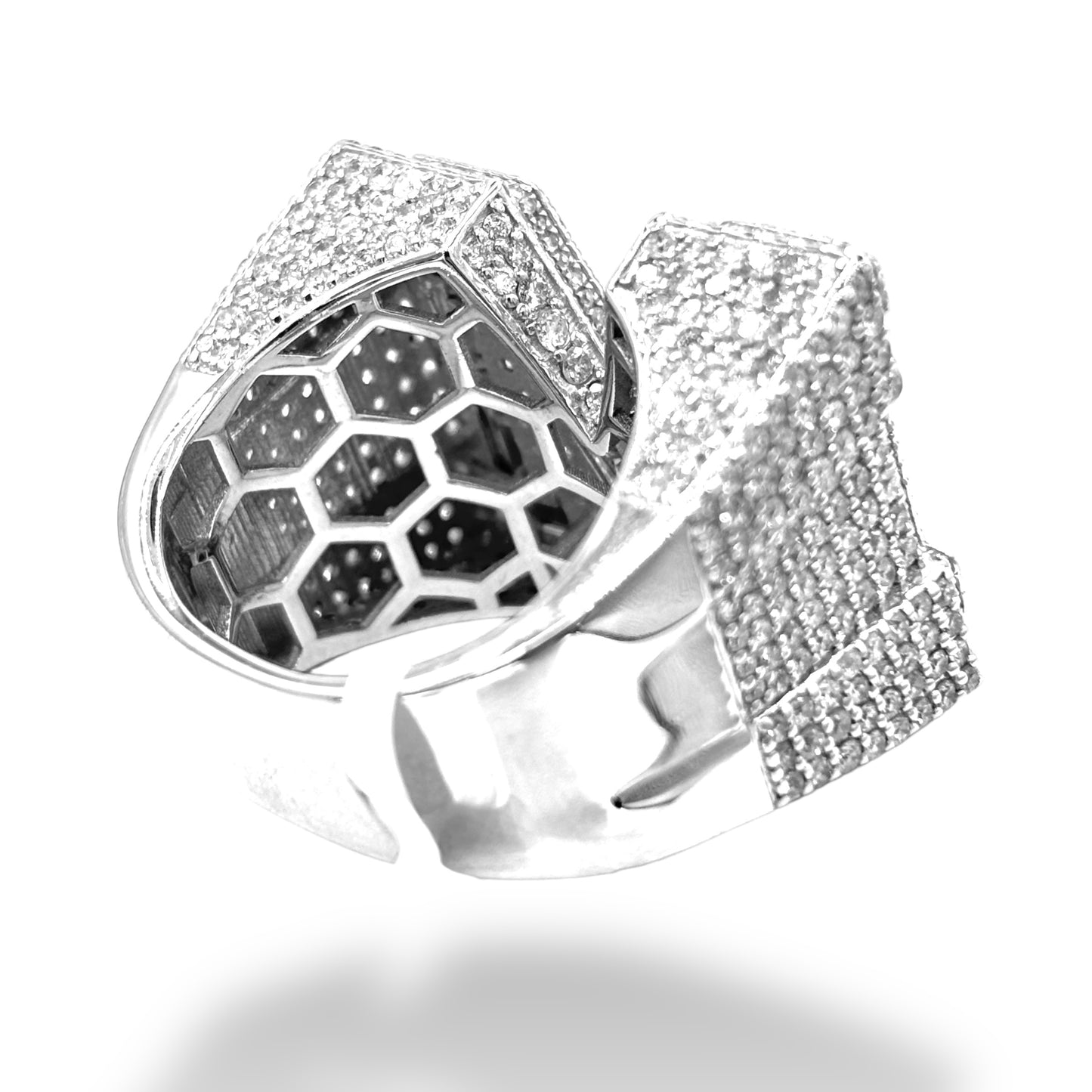 10KT WHITE GOLD “M” INITIAL RING 7.00 CT