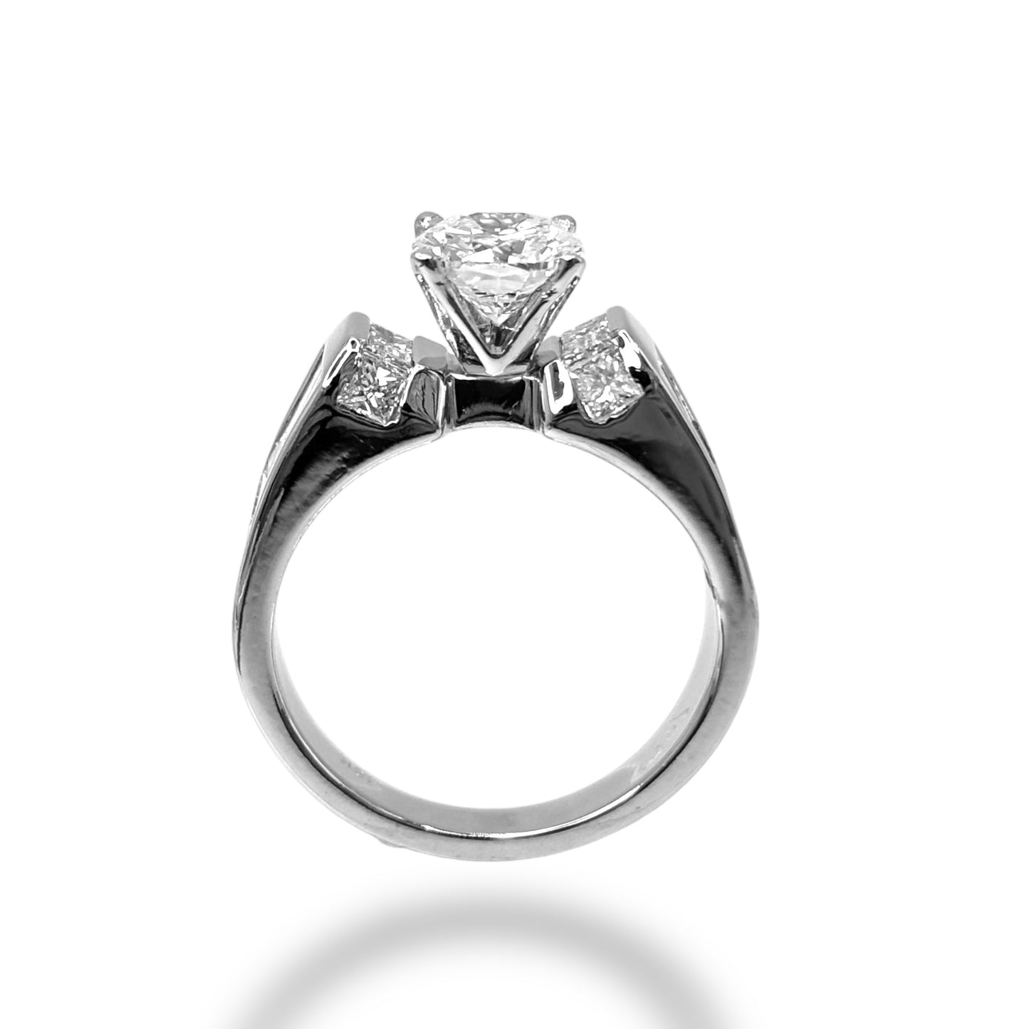 3.00 CT ROUND-CUT DIAMOND ENGAGEMENT RING 18KT