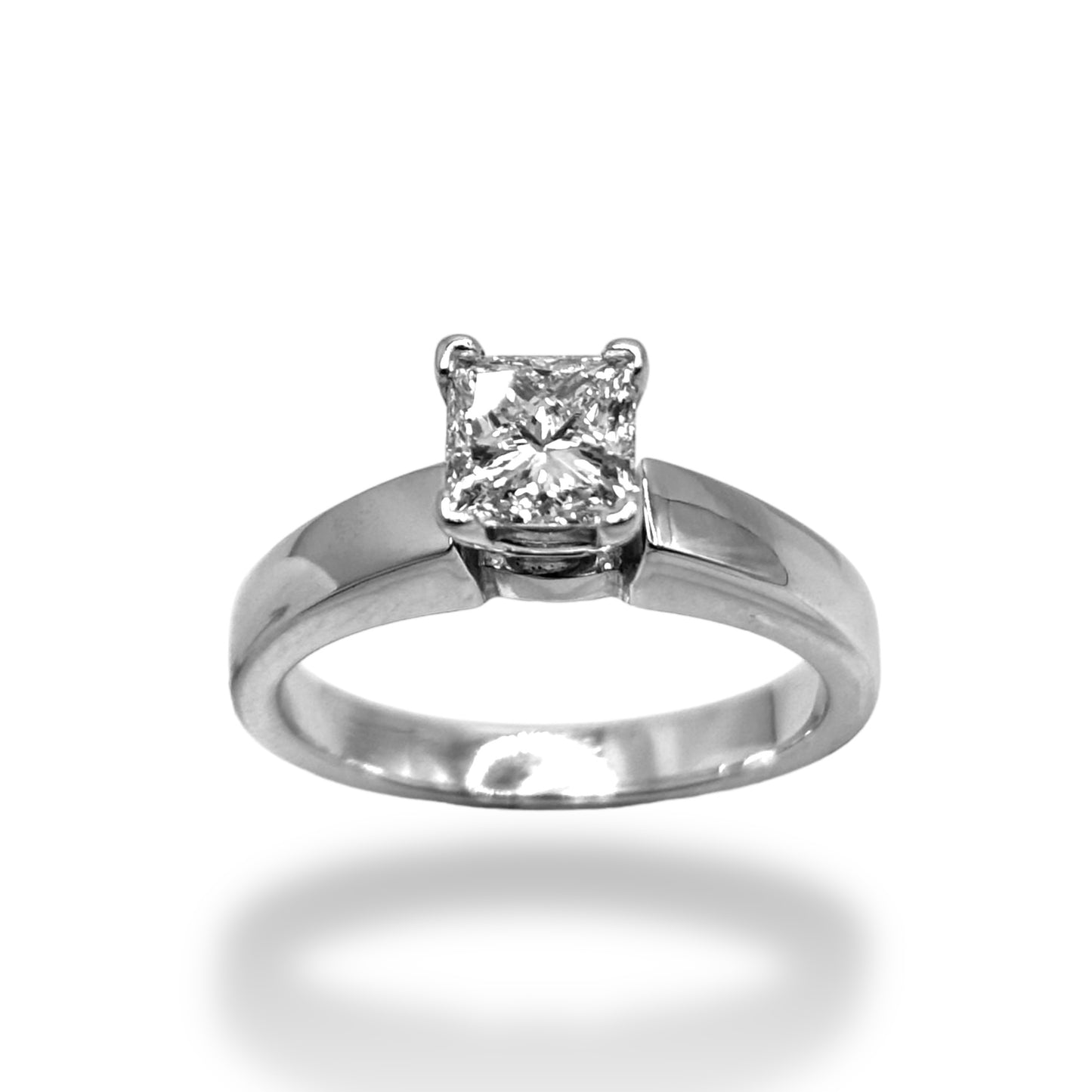 1.00 CT PRINCESS-CUT DIAMOND ENGAGEMENT RING 18KT