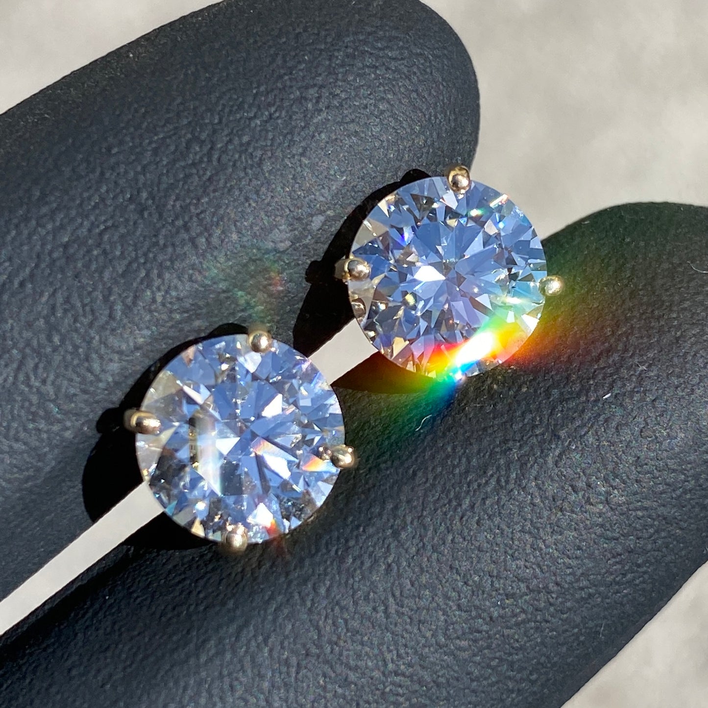SOLID 14KT VVS-1 4.48CTW SOLITAIRE DIAMOND STUDS