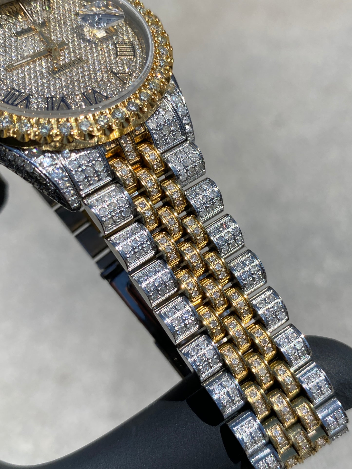 ROLEX DATEJUST 36MM YELLOW TWO-TONE VS-1 BUSTDOWN