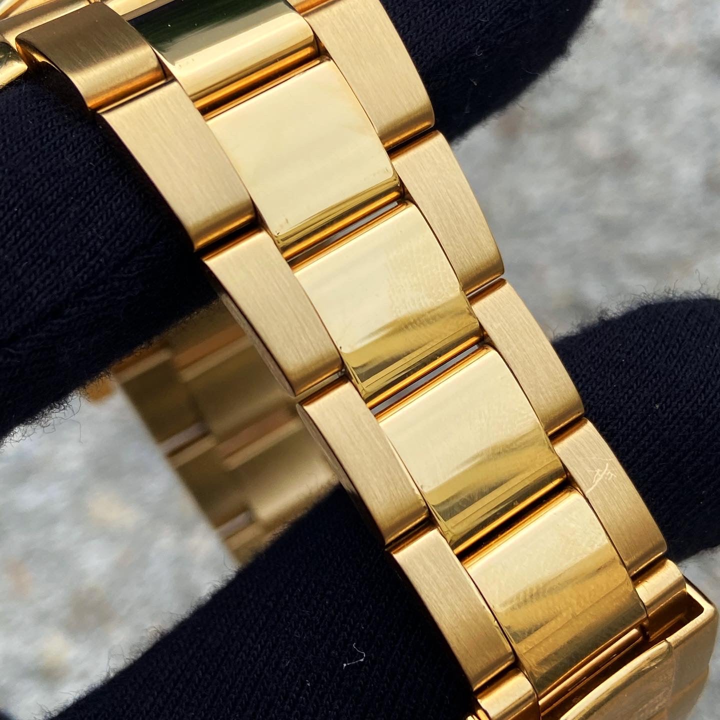 ROLEX SKY-DWELLER 42MM 18KT YELLOW GOLD