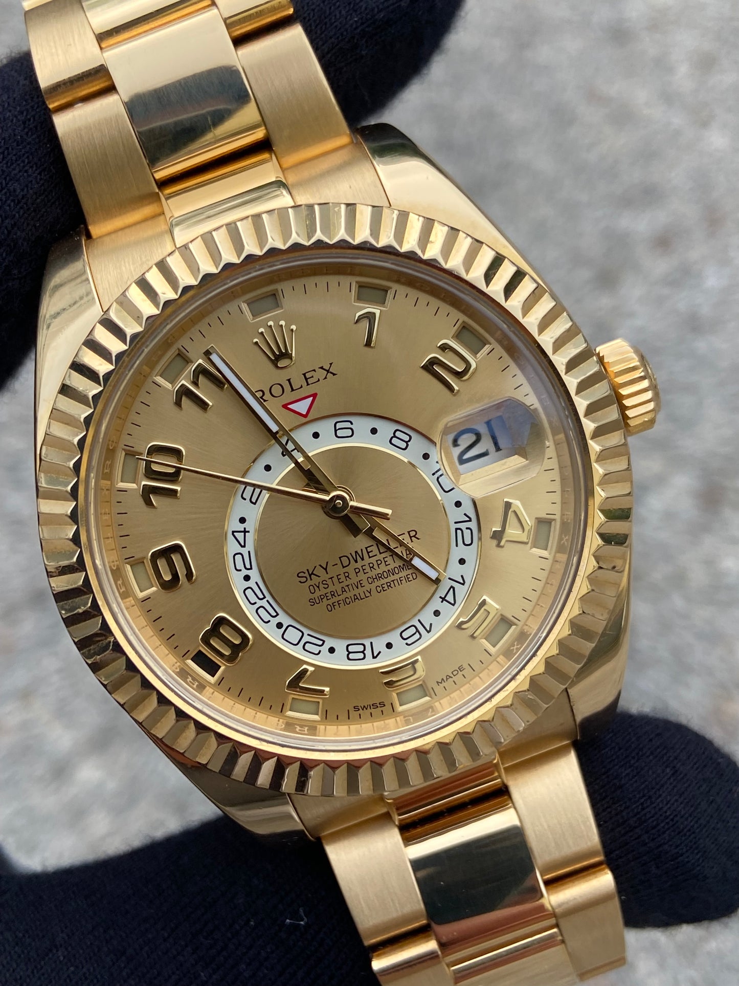 ROLEX SKY-DWELLER 42MM 18KT YELLOW GOLD