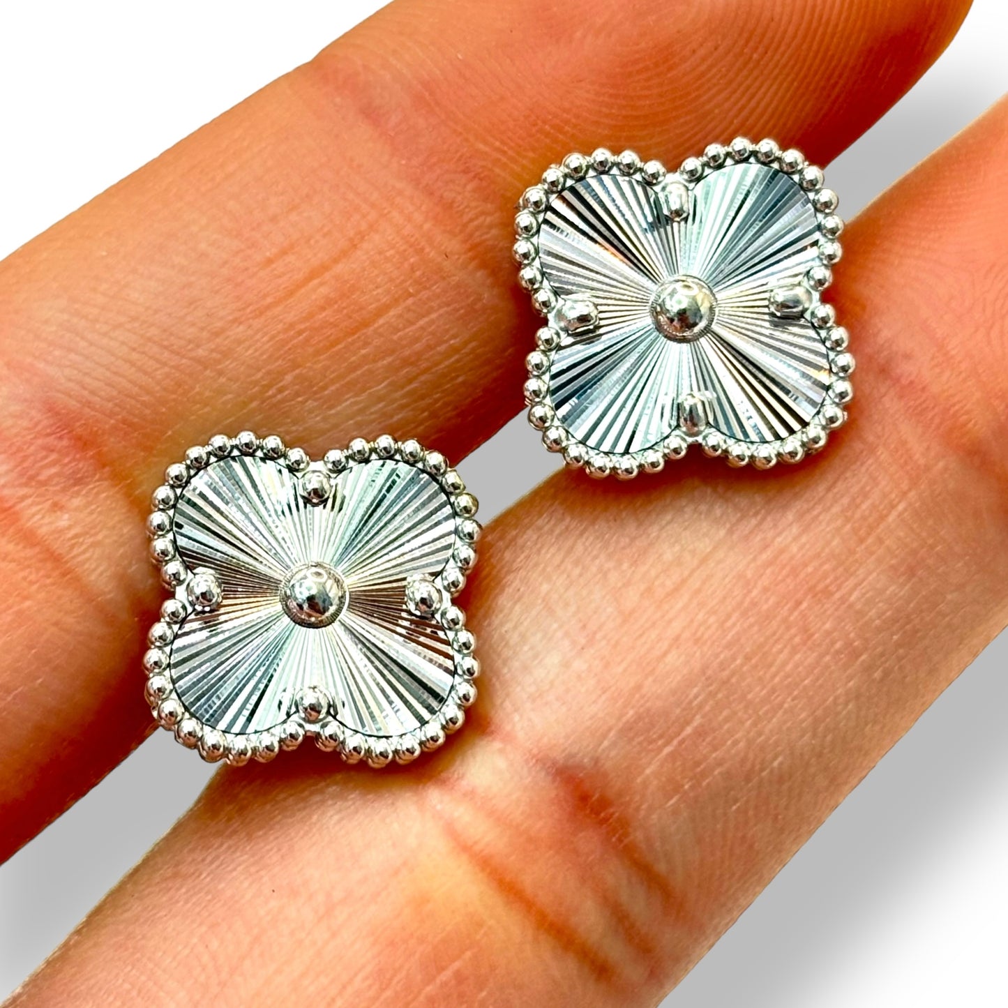 18KT GOLD FLUTED CLOVER EARRINGS(WHITE GOLD)